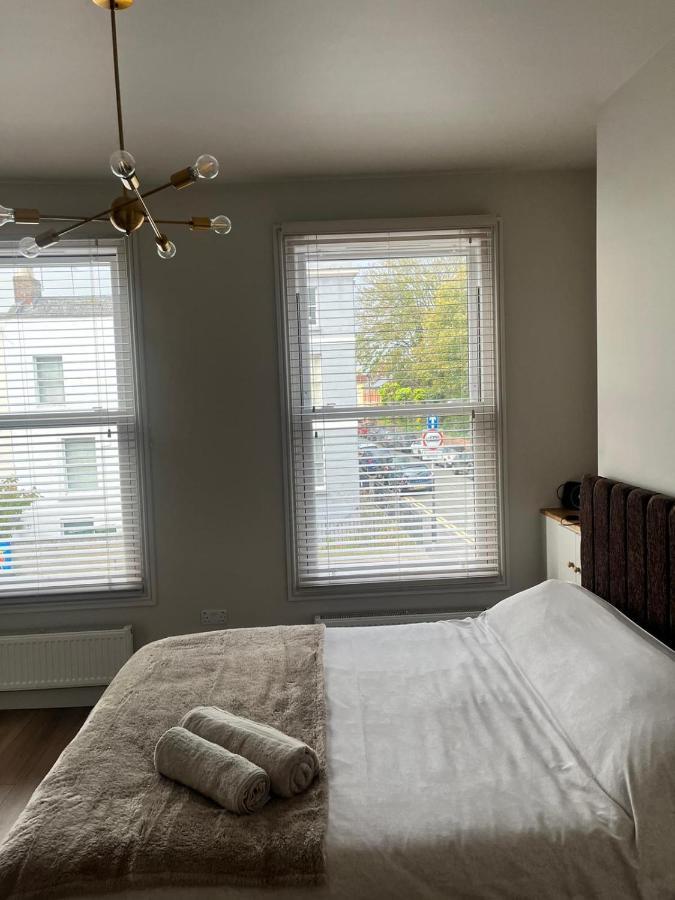 The Curious Apartment, Cheltenham Exteriör bild